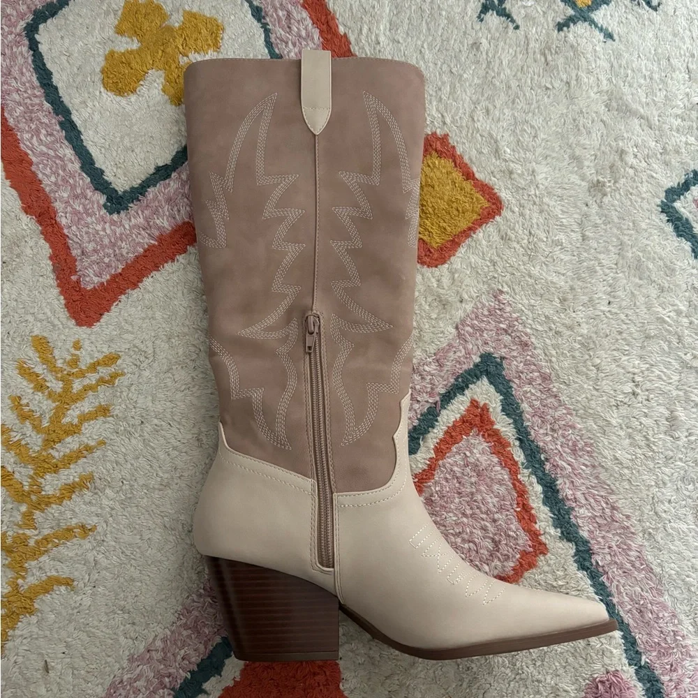 Stylish Tan Knee-High Cowboy Boots - Picture 2 of 3
